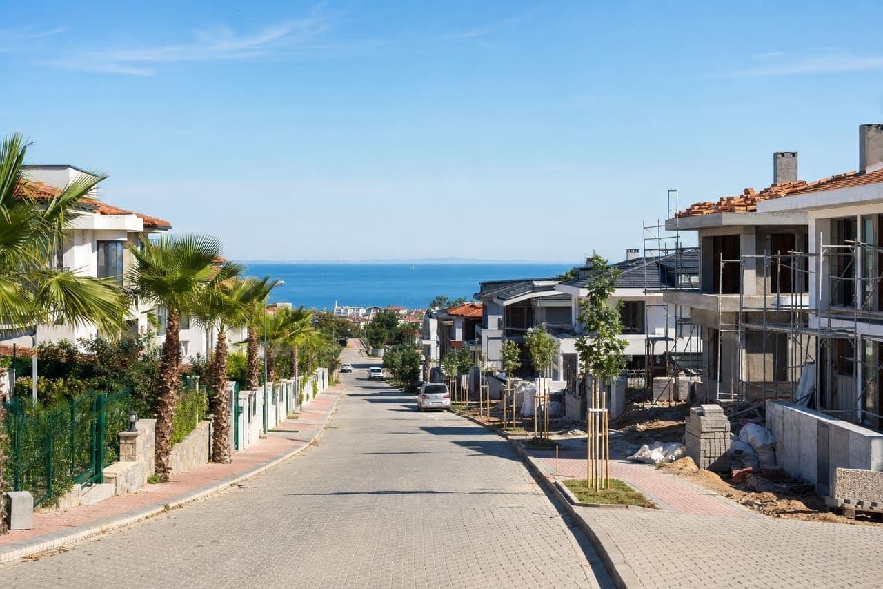 Yeniçiftlik Sıfır 2+1 Site İçi Daire — Deniz Manzaralı — Fotoğraf 1
